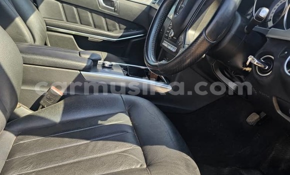 Tenga Tsaru Mercedes‒Benz E–Class Sirivha Mota in Kwekwe in Midlands Tenga Tsaru Mercedes‒Benz E–Class Sirivha Mota in Kwekwe in Midlands