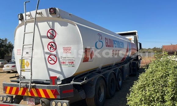 Tenga Tsaru Mercedes‒Benz Truck Chena Rori in Kwekwe in Midlands Tenga Tsaru Mercedes‒Benz Truck Chena Rori in Kwekwe in Midlands