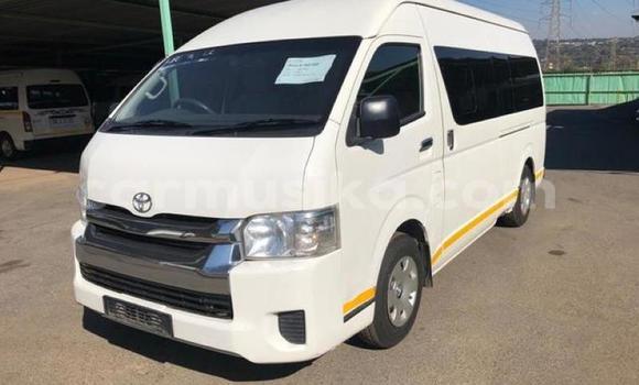 Acheter Occasion Voiture Toyota 2000GT Blanc à Beitbridge, Matabeleland South Acheter Occasion Voiture Toyota 2000GT Blanc à Beitbridge, Matabeleland South