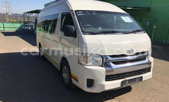 Acheter Occasion Voiture Toyota 2000GT Blanc à Beitbridge, Matabeleland South Acheter Occasion Voiture Toyota 2000GT Blanc à Beitbridge, Matabeleland South