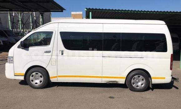 Acheter Occasion Voiture Toyota 2000GT Blanc à Beitbridge, Matabeleland South Acheter Occasion Voiture Toyota 2000GT Blanc à Beitbridge, Matabeleland South