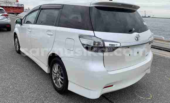 Buy Used Toyota Wish White Car in Beitbridge in Matabeleland South Buy Used Toyota Wish White Car in Beitbridge in Matabeleland South