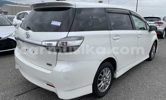 Buy Used Toyota Wish White Car in Beitbridge in Matabeleland South Buy Used Toyota Wish White Car in Beitbridge in Matabeleland South