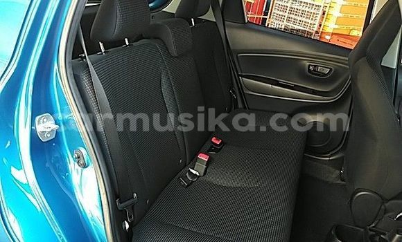 Nunua Ilio tumika Toyota Vitz Bluu Gari ndani ya Beitbridge nchini Matabeleland Kusini Nunua Ilio tumika Toyota Vitz Bluu Gari ndani ya Beitbridge nchini Matabeleland Kusini