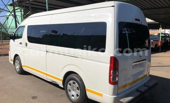 Acheter Occasion Voiture Toyota 2000GT Blanc à Beitbridge, Matabeleland South Acheter Occasion Voiture Toyota 2000GT Blanc à Beitbridge, Matabeleland South