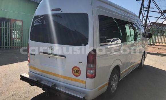 Acheter Occasion Voiture Toyota 2000GT Blanc à Beitbridge, Matabeleland South Acheter Occasion Voiture Toyota 2000GT Blanc à Beitbridge, Matabeleland South