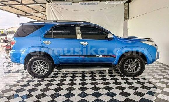 Nunua Ilio tumika Toyota Fortuner Bluu Gari ndani ya Beitbridge nchini Matabeleland Kusini Nunua Ilio tumika Toyota Fortuner Bluu Gari ndani ya Beitbridge nchini Matabeleland Kusini
