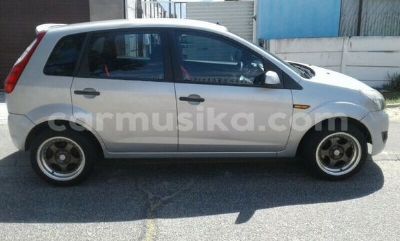 Acheter Occasion Voiture Ford Fiesta Gris à Beitbridge, Matabeleland South Acheter Occasion Voiture Ford Fiesta Gris à Beitbridge, Matabeleland South
