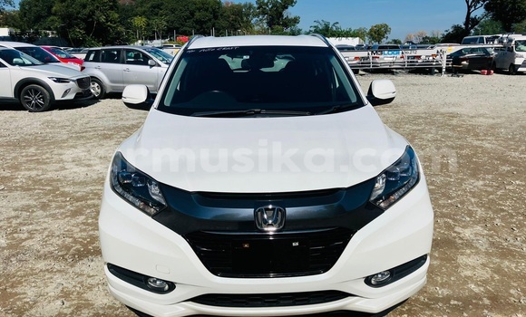 Buy Used Honda Vezel White Car in Beitbridge in Matabeleland South