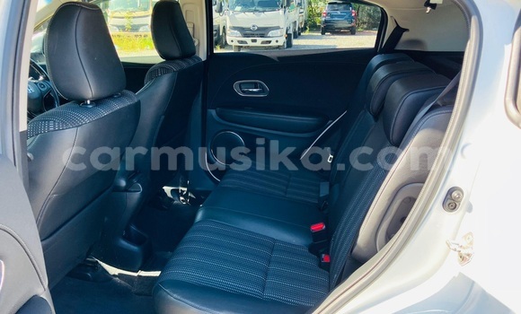 Acheter Occasion Voiture Honda Vezel Blanc à Beitbridge, Matabeleland South Acheter Occasion Voiture Honda Vezel Blanc à Beitbridge, Matabeleland South