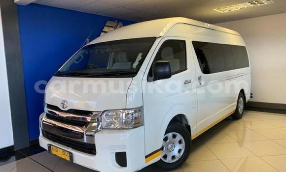 Acheter Occasion Voiture Toyota 2000GT Blanc à Beitbridge, Matabeleland South Acheter Occasion Voiture Toyota 2000GT Blanc à Beitbridge, Matabeleland South