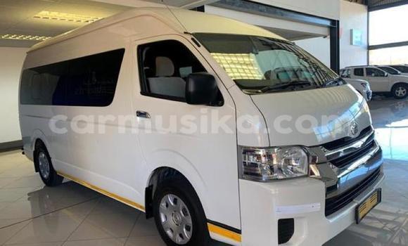 Acheter Occasion Voiture Toyota 2000GT Blanc à Beitbridge, Matabeleland South Acheter Occasion Voiture Toyota 2000GT Blanc à Beitbridge, Matabeleland South