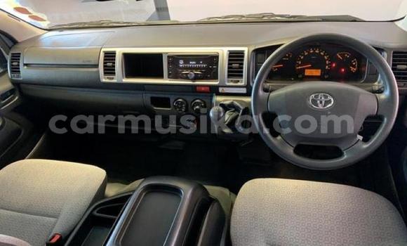 Acheter Occasion Voiture Toyota 2000GT Blanc à Beitbridge, Matabeleland South Acheter Occasion Voiture Toyota 2000GT Blanc à Beitbridge, Matabeleland South