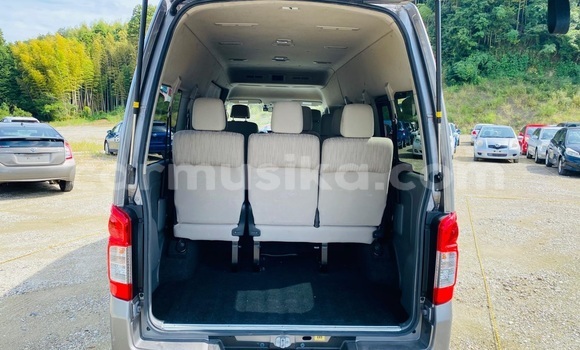 Acheter Occasion Voiture Nissan Caravan Beige à Beitbridge, Matabeleland South Acheter Occasion Voiture Nissan Caravan Beige à Beitbridge, Matabeleland South