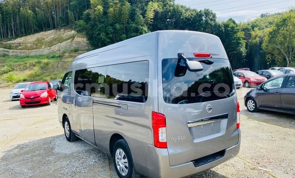 Acheter Occasion Voiture Nissan Caravan Beige à Beitbridge, Matabeleland South Acheter Occasion Voiture Nissan Caravan Beige à Beitbridge, Matabeleland South