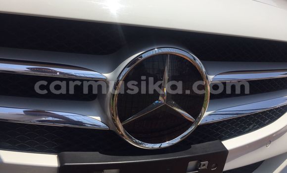 Nunua Imported Mercedes‒Benz C–Class Nyeupe Gari ndani ya Harare nchini Harare Nunua Imported Mercedes‒Benz C–Class Nyeupe Gari ndani ya Harare nchini Harare