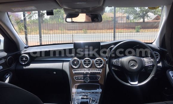 Nunua Imported Mercedes‒Benz C–Class Nyeupe Gari ndani ya Harare nchini Harare Nunua Imported Mercedes‒Benz C–Class Nyeupe Gari ndani ya Harare nchini Harare