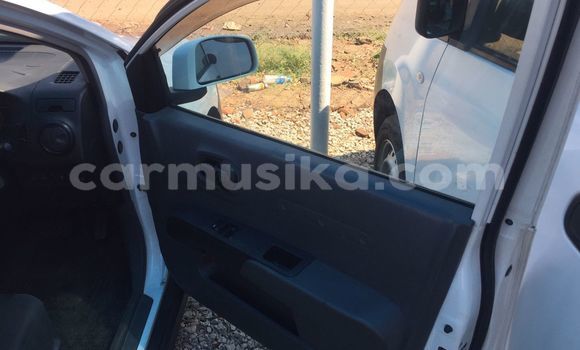 Nunua Imported Nissan Sunny Nyeupe Gari ndani ya Harare nchini Harare Nunua Imported Nissan Sunny Nyeupe Gari ndani ya Harare nchini Harare