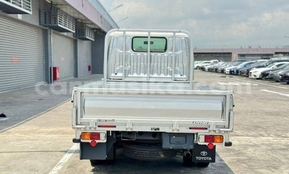 Buy Used Toyota Dyna Silver Truck in Beitbridge in Matabeleland South Buy Used Toyota Dyna Silver Truck in Beitbridge in Matabeleland South