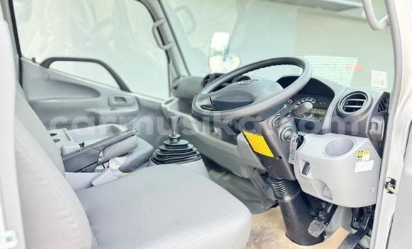 Buy Used Toyota Dyna Silver Truck in Beitbridge in Matabeleland South Buy Used Toyota Dyna Silver Truck in Beitbridge in Matabeleland South