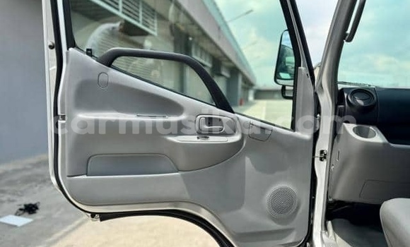 Buy Used Toyota Dyna Silver Truck in Beitbridge in Matabeleland South Buy Used Toyota Dyna Silver Truck in Beitbridge in Matabeleland South