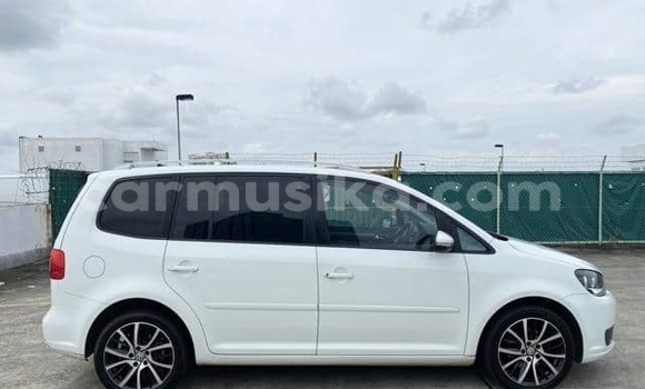 Buy Used Volkswagen Touran White Car in Beitbridge in Matabeleland South Buy Used Volkswagen Touran White Car in Beitbridge in Matabeleland South