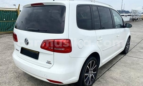 Buy Used Volkswagen Touran White Car in Beitbridge in Matabeleland South Buy Used Volkswagen Touran White Car in Beitbridge in Matabeleland South