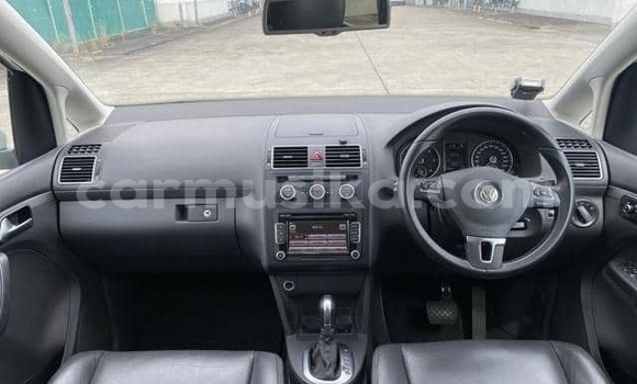 Buy Used Volkswagen Touran White Car in Beitbridge in Matabeleland South Buy Used Volkswagen Touran White Car in Beitbridge in Matabeleland South