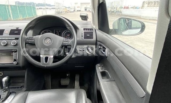 Buy Used Volkswagen Touran White Car in Beitbridge in Matabeleland South Buy Used Volkswagen Touran White Car in Beitbridge in Matabeleland South