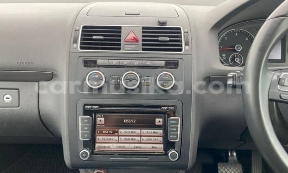 Buy Used Volkswagen Touran White Car in Beitbridge in Matabeleland South Buy Used Volkswagen Touran White Car in Beitbridge in Matabeleland South