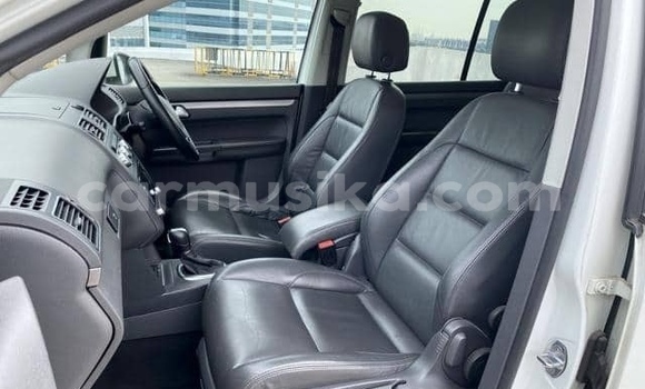 Buy Used Volkswagen Touran White Car in Beitbridge in Matabeleland South Buy Used Volkswagen Touran White Car in Beitbridge in Matabeleland South