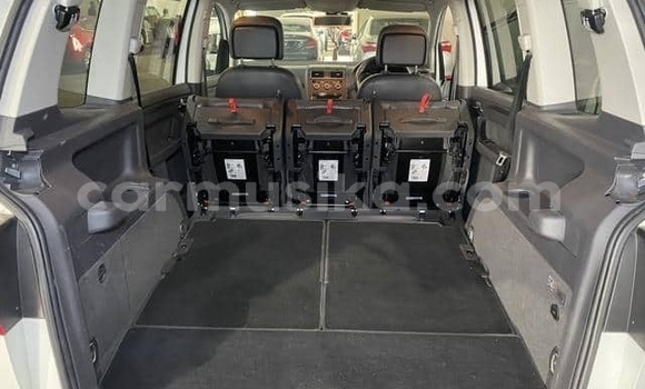 Buy Used Volkswagen Touran White Car in Beitbridge in Matabeleland South Buy Used Volkswagen Touran White Car in Beitbridge in Matabeleland South