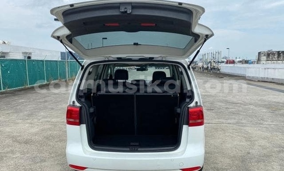 Buy Used Volkswagen Touran White Car in Beitbridge in Matabeleland South Buy Used Volkswagen Touran White Car in Beitbridge in Matabeleland South