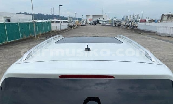 Buy Used Volkswagen Touran White Car in Beitbridge in Matabeleland South Buy Used Volkswagen Touran White Car in Beitbridge in Matabeleland South