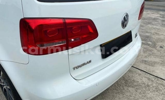 Buy Used Volkswagen Touran White Car in Beitbridge in Matabeleland South Buy Used Volkswagen Touran White Car in Beitbridge in Matabeleland South