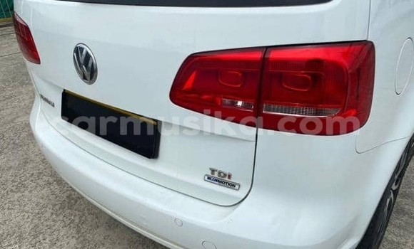 Buy Used Volkswagen Touran White Car in Beitbridge in Matabeleland South Buy Used Volkswagen Touran White Car in Beitbridge in Matabeleland South