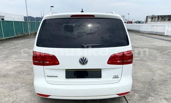 Buy Used Volkswagen Touran White Car in Beitbridge in Matabeleland South Buy Used Volkswagen Touran White Car in Beitbridge in Matabeleland South