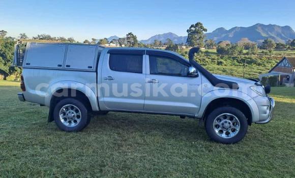 Buy Used Toyota Hilux Silver Car in Beitbridge in Matabeleland South Buy Used Toyota Hilux Silver Car in Beitbridge in Matabeleland South