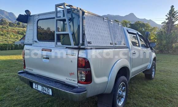 Buy Used Toyota Hilux Silver Car in Beitbridge in Matabeleland South Buy Used Toyota Hilux Silver Car in Beitbridge in Matabeleland South
