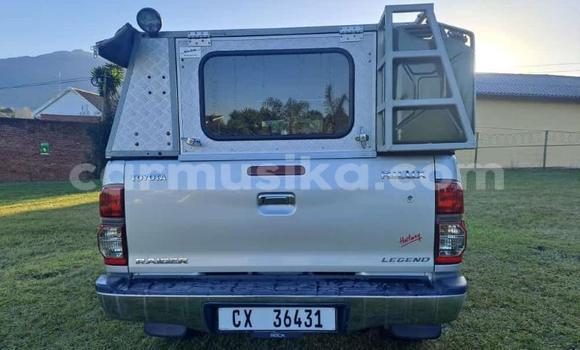 Buy Used Toyota Hilux Silver Car in Beitbridge in Matabeleland South Buy Used Toyota Hilux Silver Car in Beitbridge in Matabeleland South