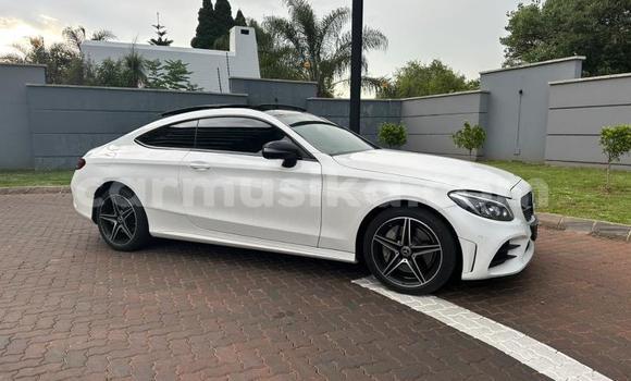 Buy Used Mercedes-Benz C-Classe White Car in Harare in Harare Buy Used Mercedes-Benz C-Classe White Car in Harare in Harare