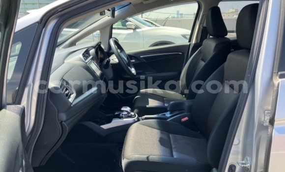 Nunua Ilio tumika Honda Fit Fedha Gari ndani ya Beitbridge nchini Matabeleland Kusini Nunua Ilio tumika Honda Fit Fedha Gari ndani ya Beitbridge nchini Matabeleland Kusini