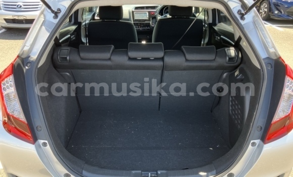 Nunua Ilio tumika Honda Fit Fedha Gari ndani ya Beitbridge nchini Matabeleland Kusini Nunua Ilio tumika Honda Fit Fedha Gari ndani ya Beitbridge nchini Matabeleland Kusini