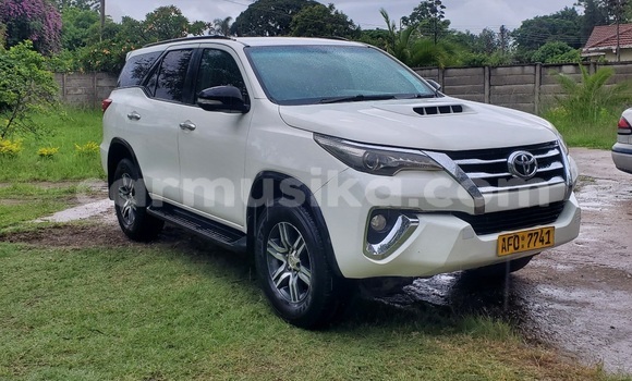 Acheter Occasion Voiture Toyota Fortuner Blanc à Harare, Harare