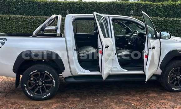 Tenga Tsaru Toyota Hilux Chena Mota in Bindura in Mashonaland yePakati Tenga Tsaru Toyota Hilux Chena Mota in Bindura in Mashonaland yePakati