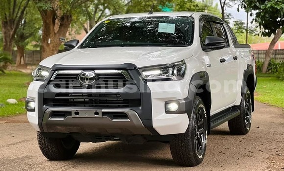 Buy Used Toyota Hilux White Car in Borrowdale in Harare Buy Used Toyota Hilux White Car in Borrowdale in Harare
