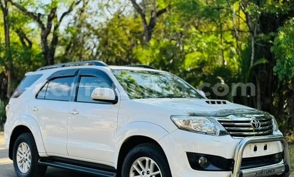 Acheter Occasion Voiture Toyota Fortuner Blanc à Borrowdale, Harare Acheter Occasion Voiture Toyota Fortuner Blanc à Borrowdale, Harare