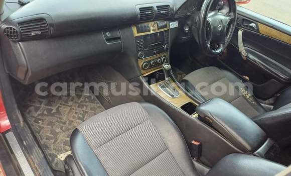 Tenga Tsaru Mercedes-Benz C-Classe Tsvuku Mota in Bindura in Mashonaland yePakati Tenga Tsaru Mercedes-Benz C-Classe Tsvuku Mota in Bindura in Mashonaland yePakati