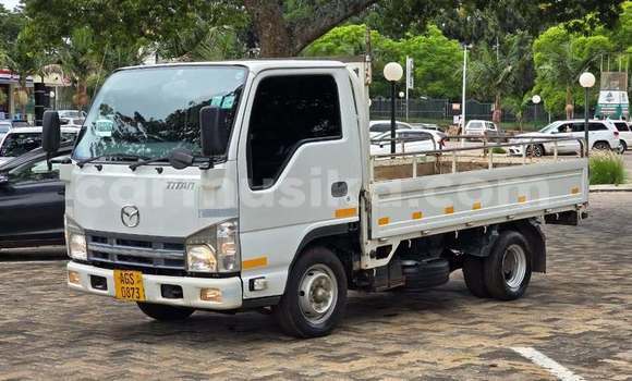 Nunua Ilio tumika Mazda Tribute Nyeupe Gari ndani ya Borrowdale nchini Harare