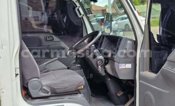 Tenga Tsaru Mazda Tribute Chena Mota in Borrowdale in Harare Tenga Tsaru Mazda Tribute Chena Mota in Borrowdale in Harare